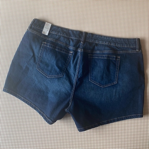 Torrid women’s denim shorts. Size 24. NWT - Picture 3 of 14